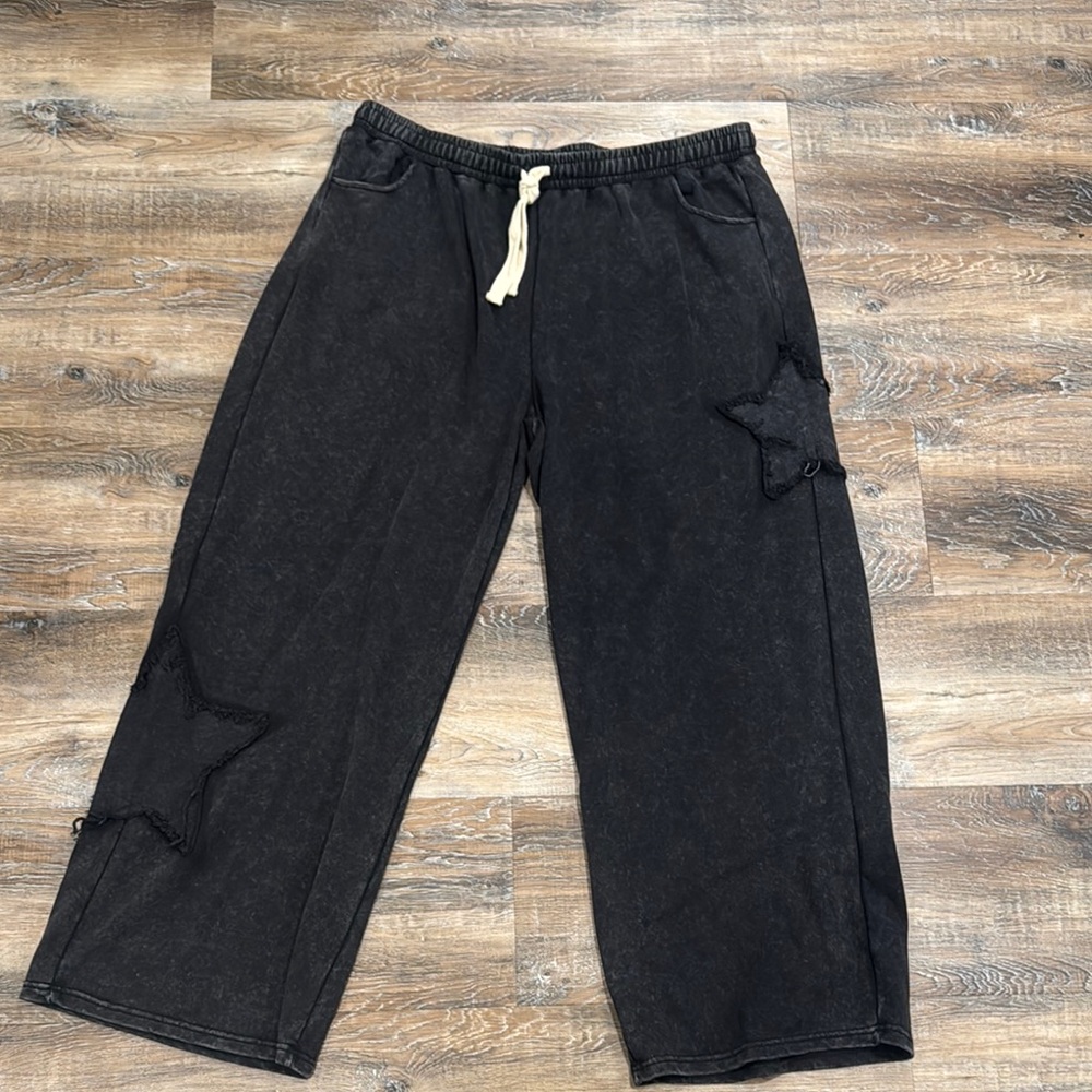 Black Star Patch Wide-Leg Pants